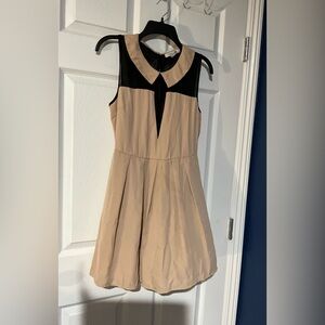 Vintage Forever 21 Peter Pan collar nude and black retro mod party dress SZ M ⭐️